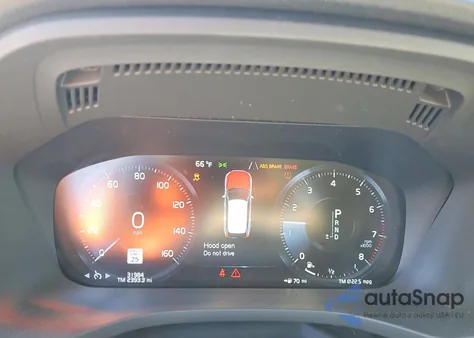 2020 Volvo Xc60 T5 Momentum z USA, uszkodzony, nr VIN YV4102DK8L1545872